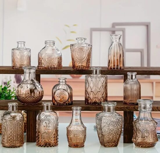 Mazas stikla vāzītes - caurspīdīgs un stikls