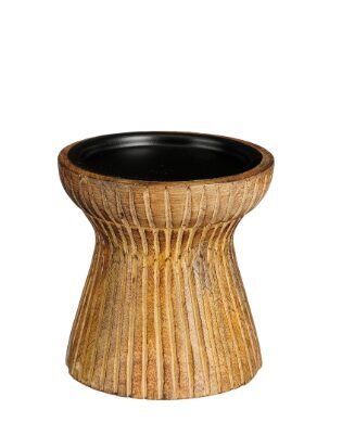 Brūni koka svečturi