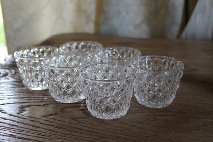 Stikla svečturiņi ar smalku rombu reljefu