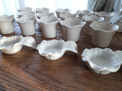 Baltie svečturi tējas svecēm zieda formā