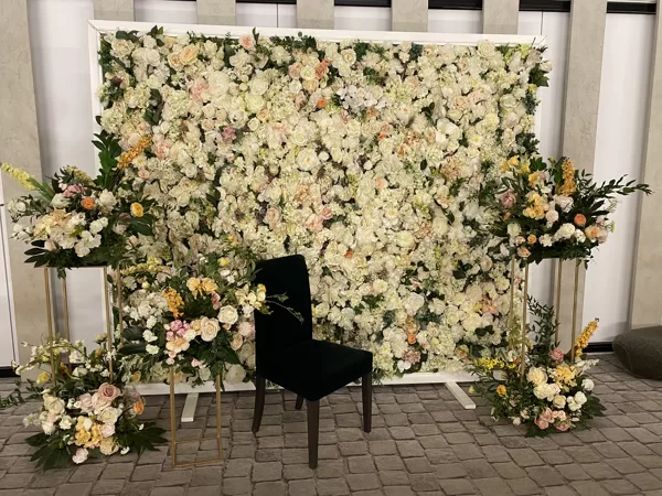 Foto zona ar 5 ziedu statīviem (zīda ziedi, dzīvie zaļie augi), zieda sienu = 350 Eur